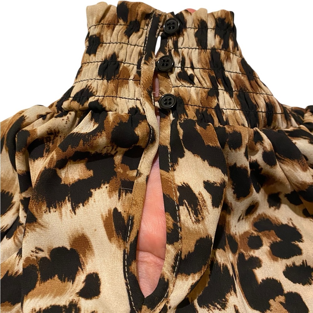 Chico’s Animal‎ Print Cheetah Mock Neck Tunic Smocked Neck Cuffs Elegant Modest - Picture 8 of 15